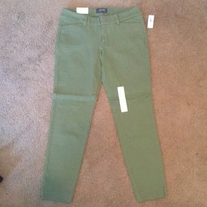 NWT Olive Green Old Navy Pixie Pant Size 4